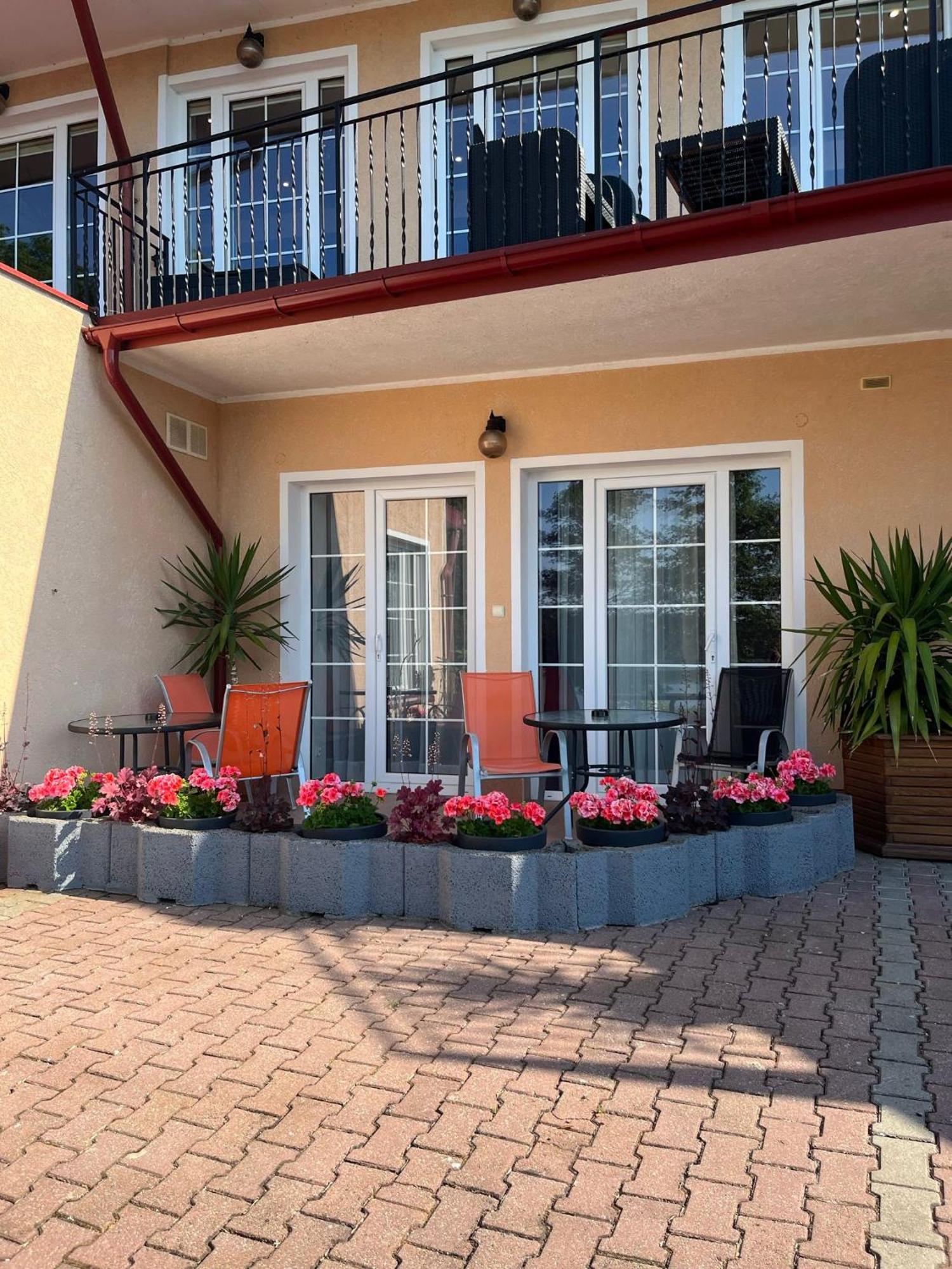 Eva Hotel Mrągowo Kültér fotó